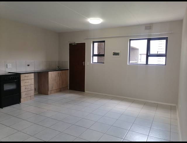 3 BEDROOM FLAT FOR SALE IN KENLEAF